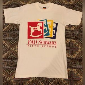 Vintage FAO Schwarz t shirt (puff print / 3d print)
